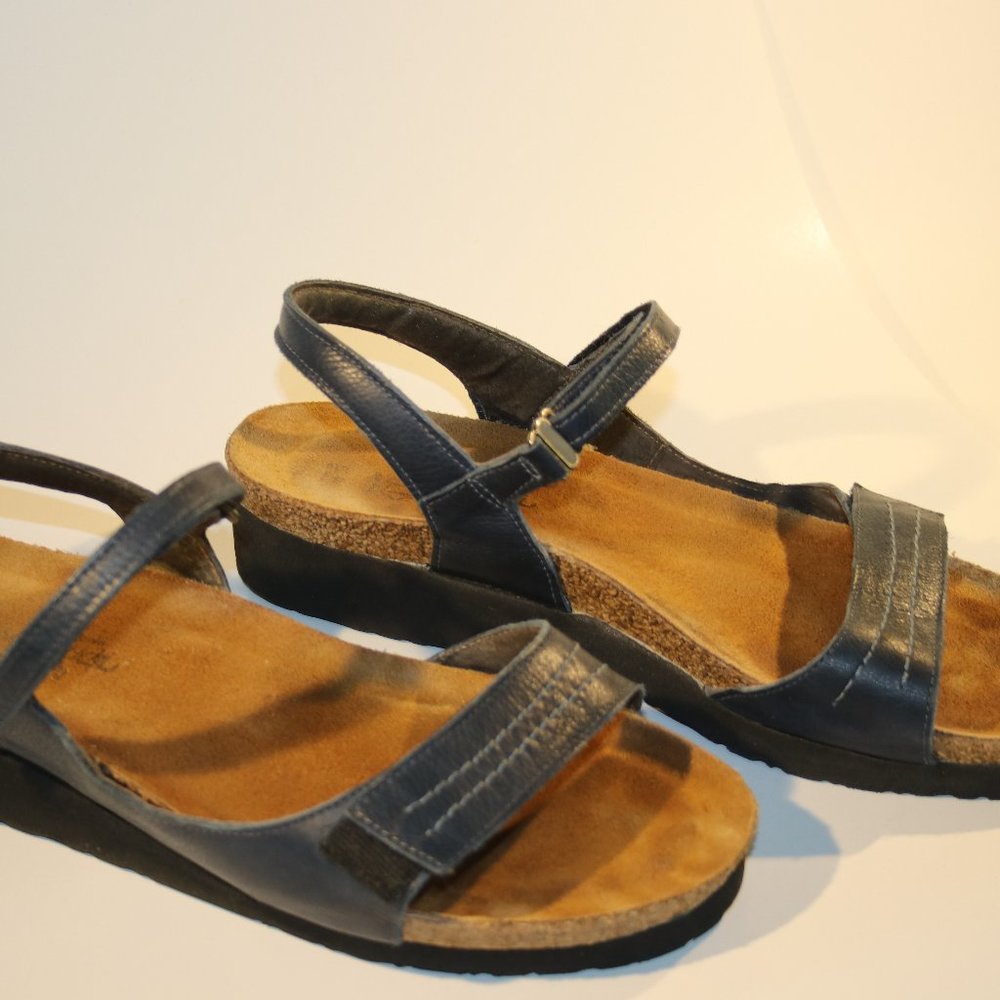 PREMIUM Design Naot “Madison” Sandals in Soft Ink (Blue) Leather, Size 41 (10)